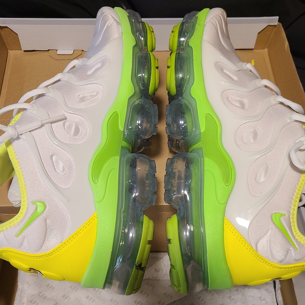 White and Green Vapormax - Picture 4 of 8